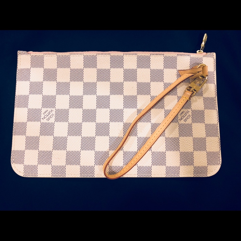 🛑SOLD🛑Auth Louis Vuitton Pouchette